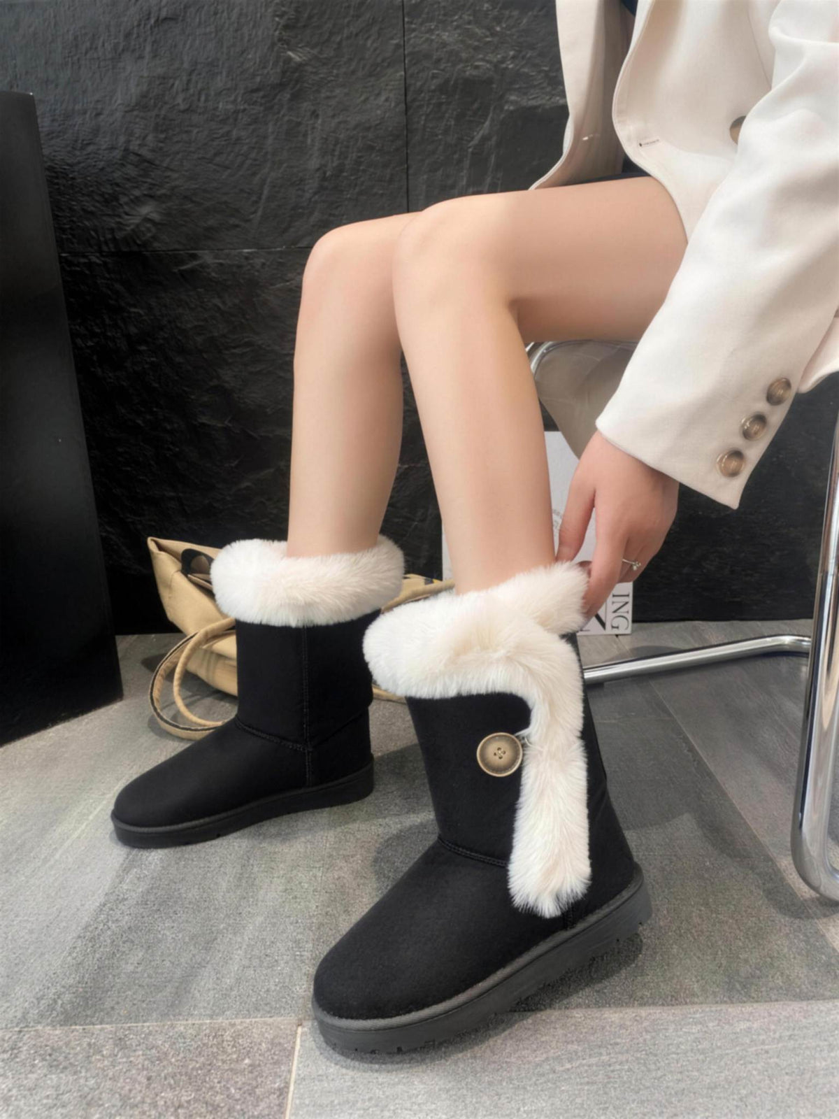 Featherlight Round-Toe Winter Boots